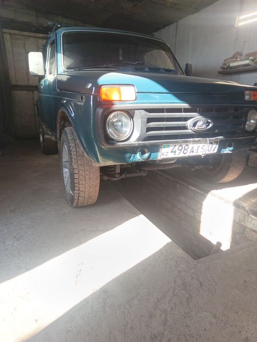 Продам ниву ,газ бензин2001