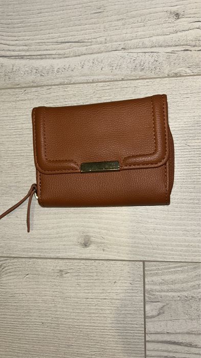 Дамско кафяво портмоне