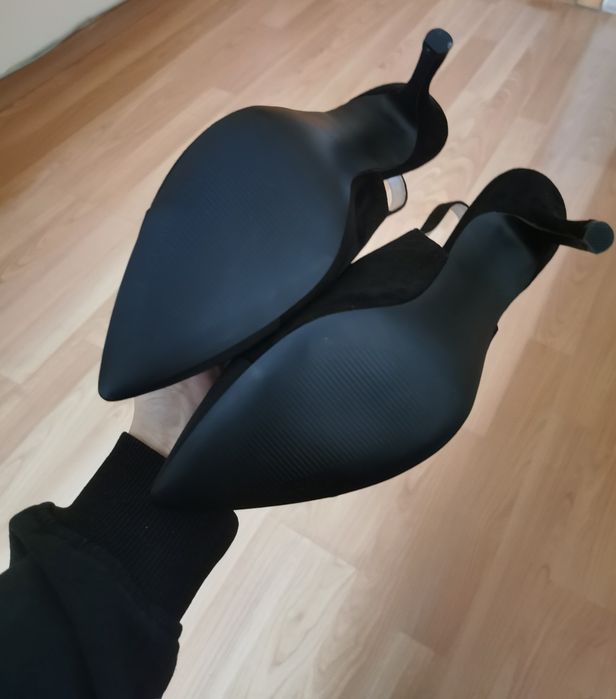 Дамски велурени обувки на ток