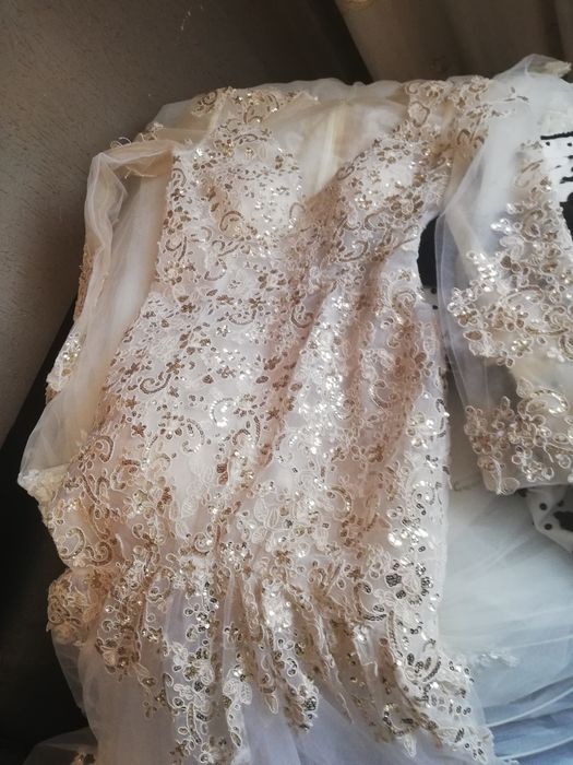 Vând rochii de mireasă