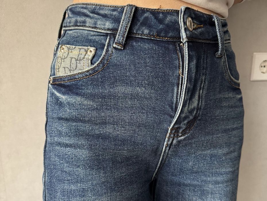 Джинсы на высокой посадке