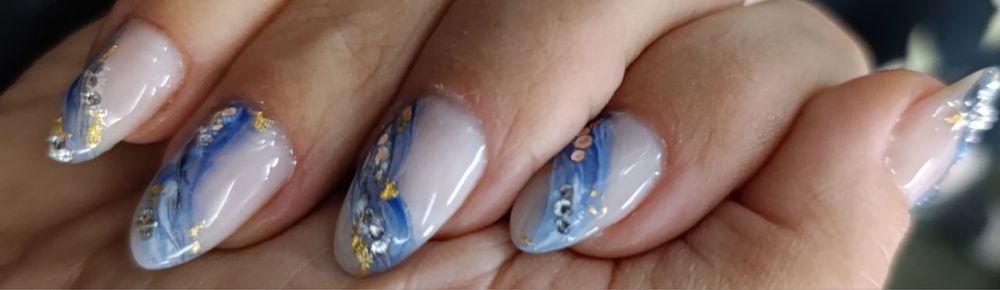 Наращивание ресниц и ногтей