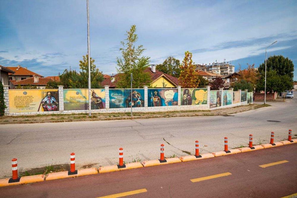 Продава се Къща в Силистра, Римска гробница - 1015 кв.м за 391 €/кв.м - Снимка #3