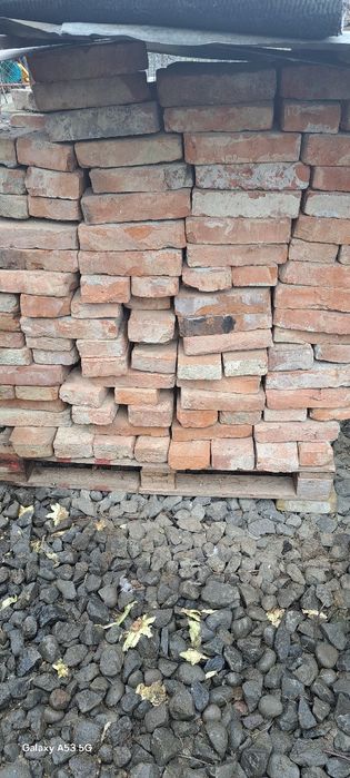 Cărămizi de vânzare