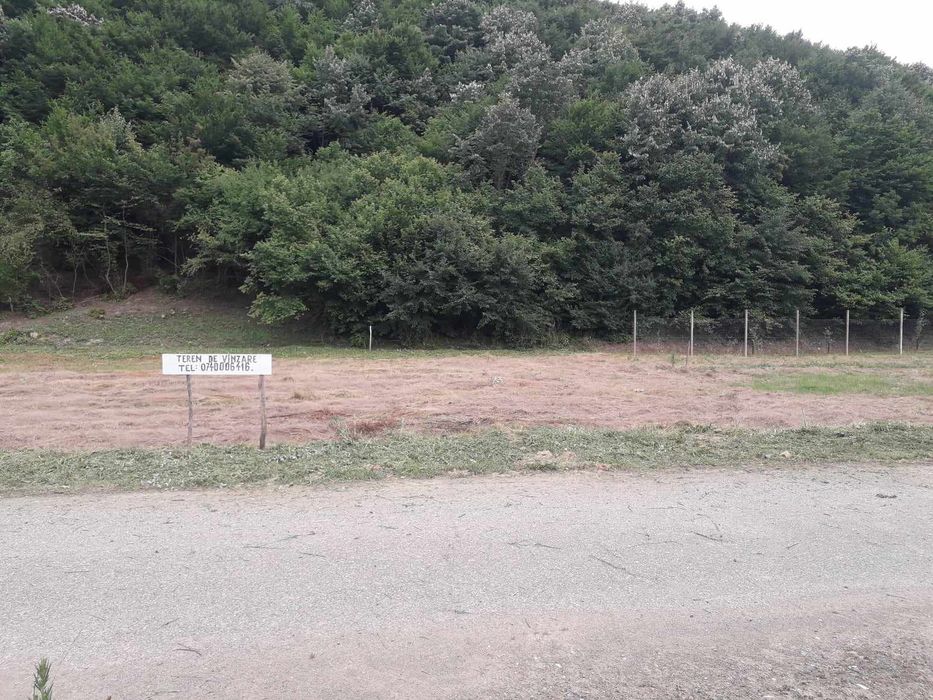 Vând teren intravilan 1200mp