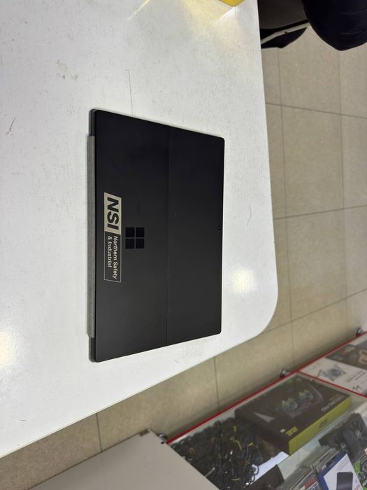 SURFACE core i7-1165G7 DDR4 16/256 SSD holati ideal