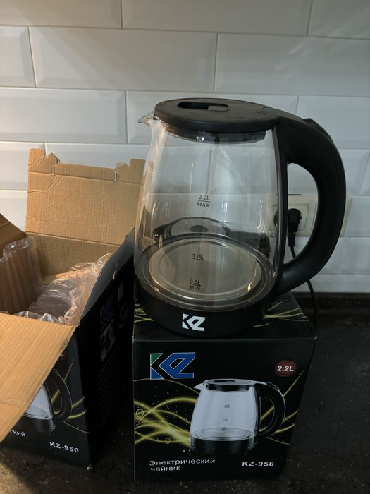 Продам 2 электро чайника