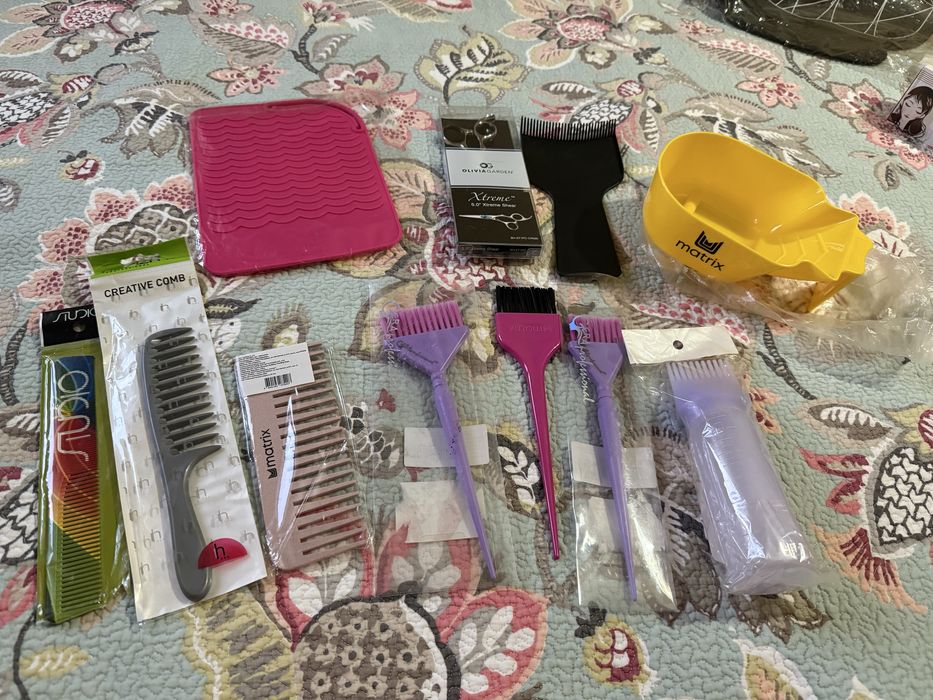 Инструменты и принадлежности для парикмахера / колориста