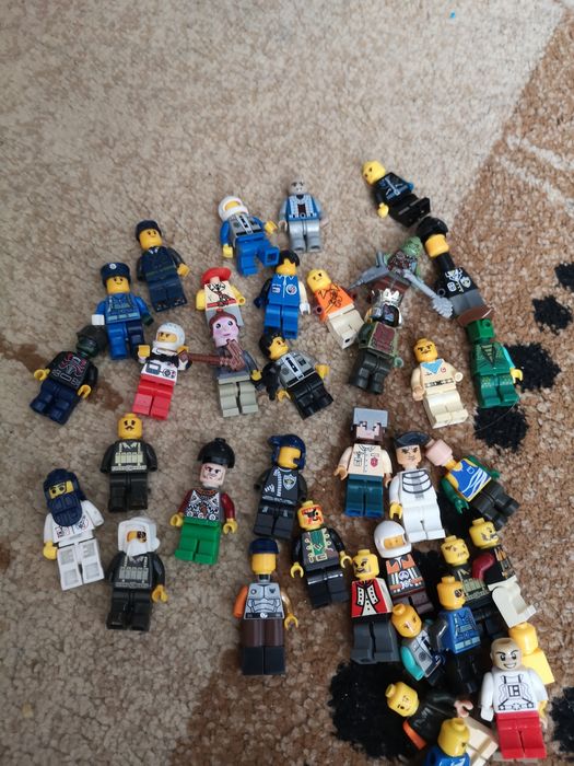 Продам много лего и домик