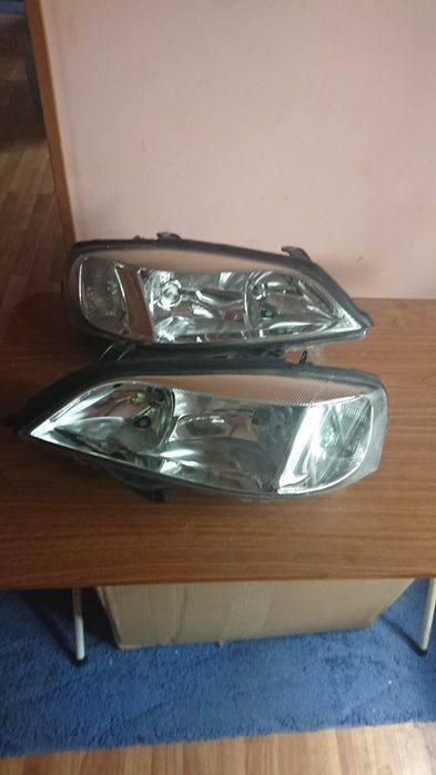 Faruri opel astra