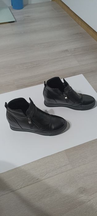 Дамски кожени боти като нови