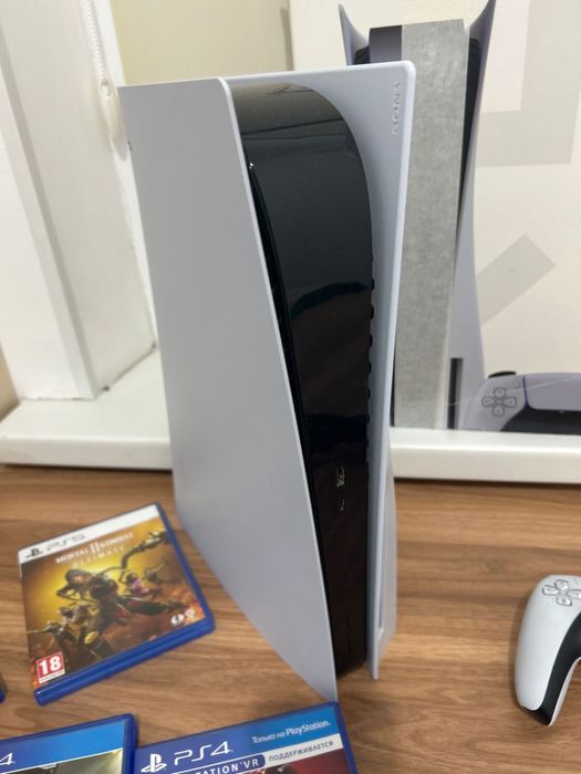PlayStation 5, 825GB(Дисковая) + 2 геймпада + игры