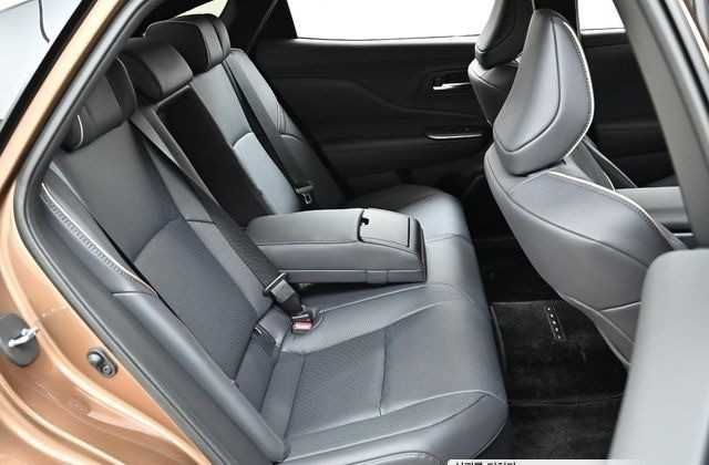 Toyota Crown AWD бензин+гибрид