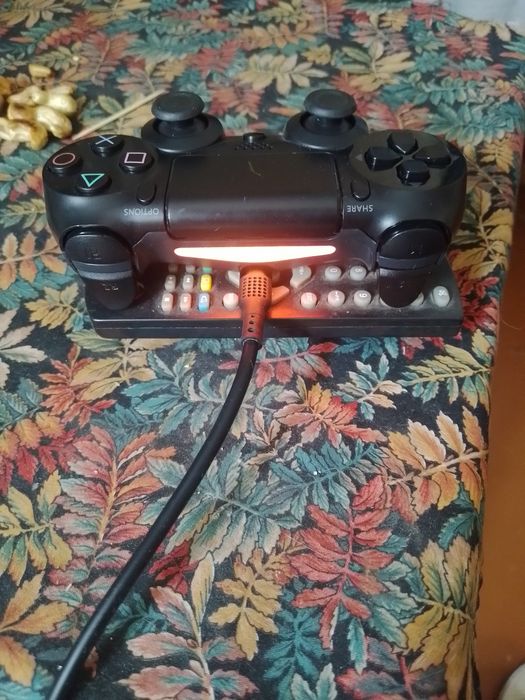 Продам джойстик на ps4