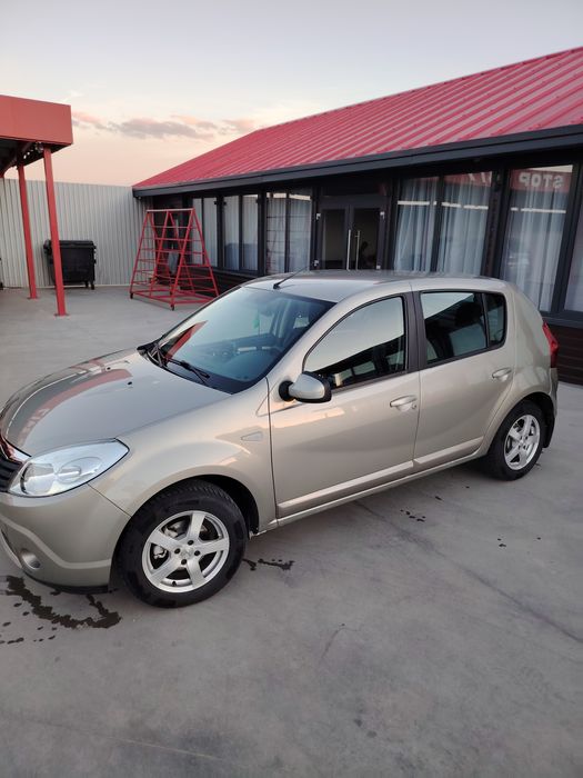 Vînd Dacia Sandero 1.6 din 2009
