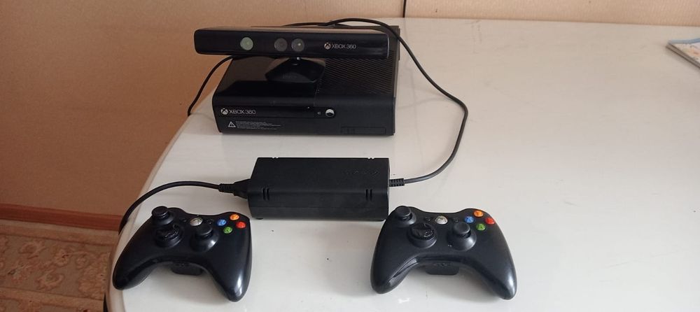 Продам игровую консоль Xbox
