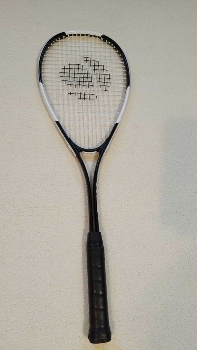 Отлична ракета за скуош