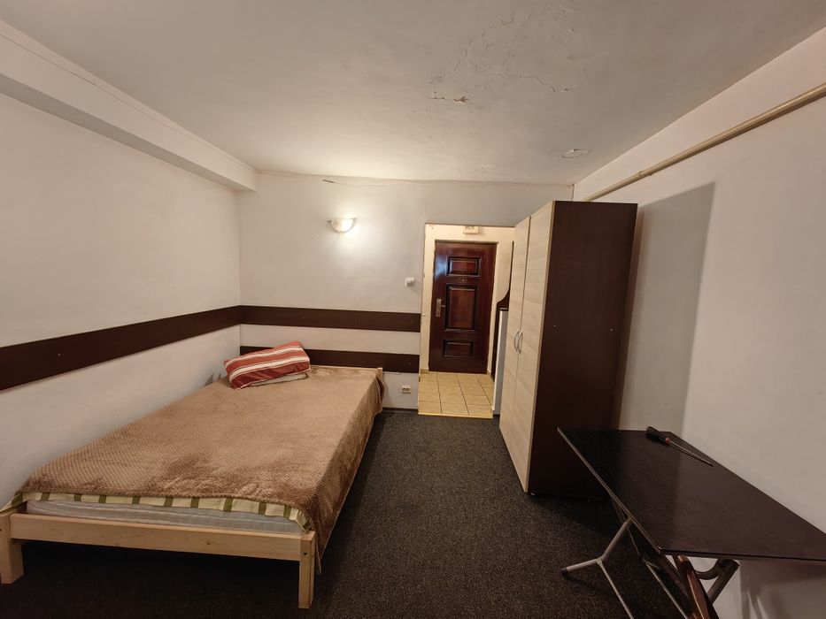 Închiriez garsoniera
