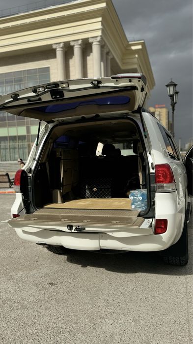 Toyota Land Cruiser 200