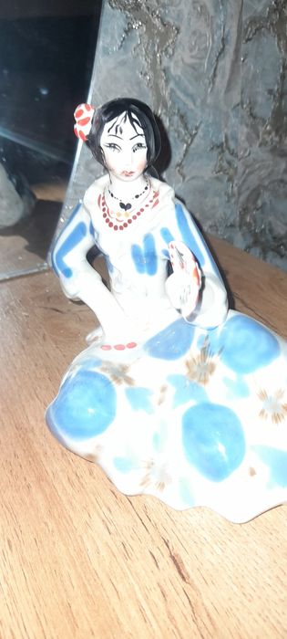 Фарфор статуэтка без сколов