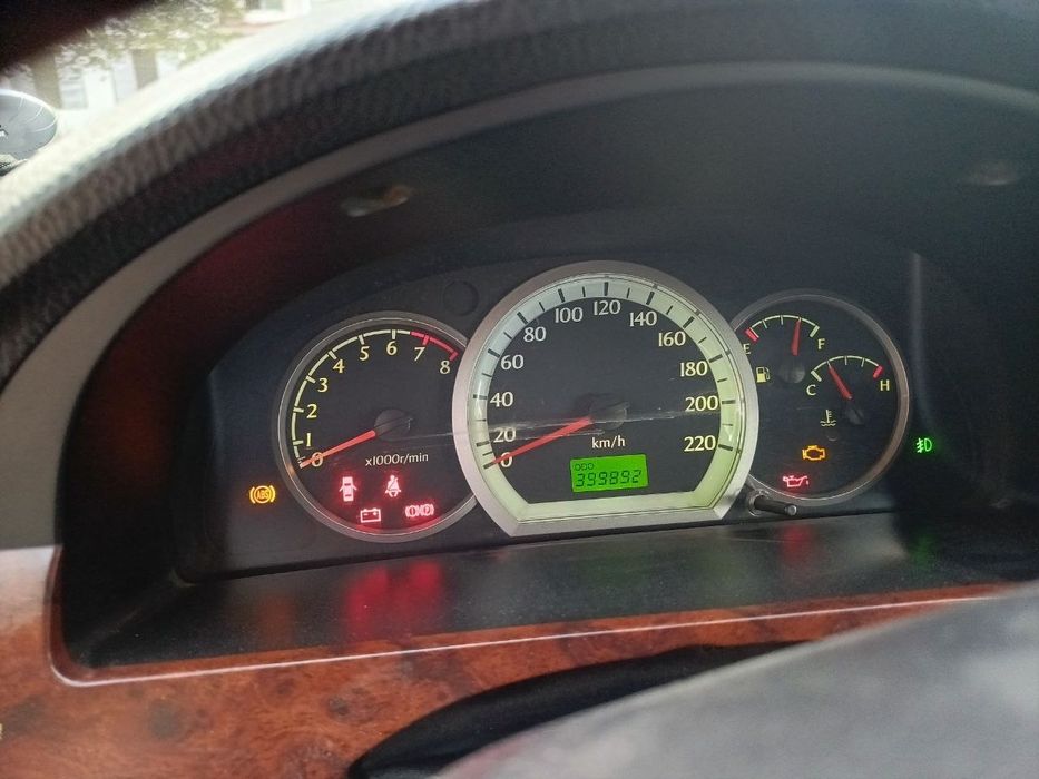 1.8 Lacetti sotiladi
