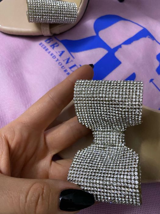 Сандали на ток с камъни