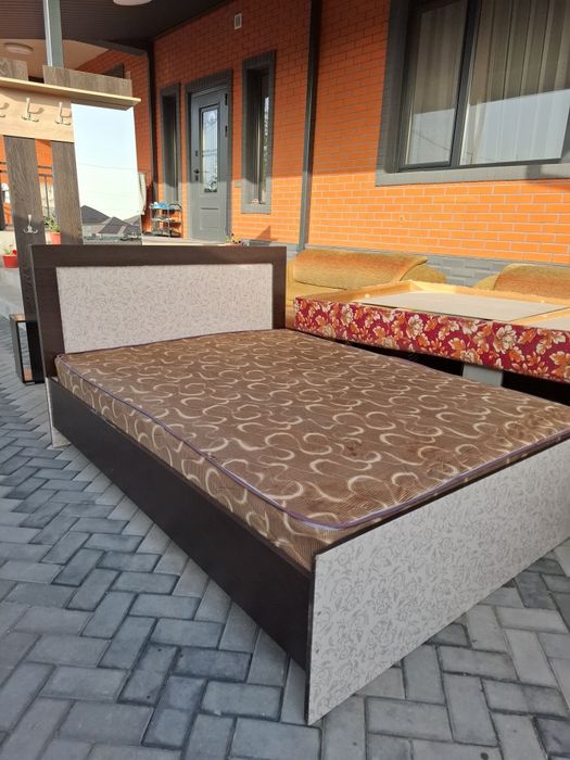 Продам кровать с матрасом не дорого