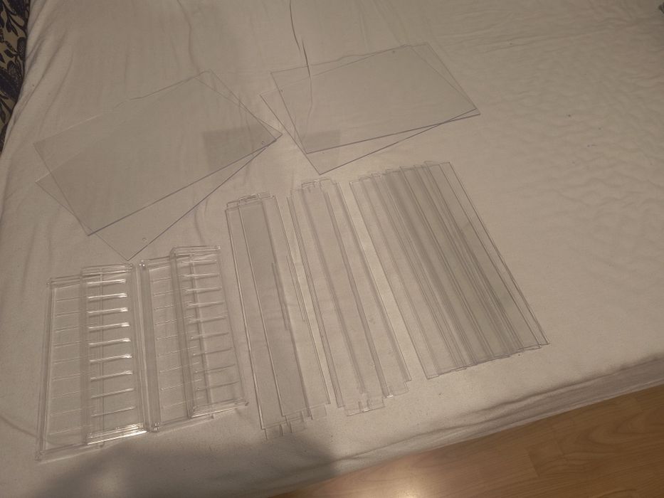 Vitrine expunere machete auto plexiglas