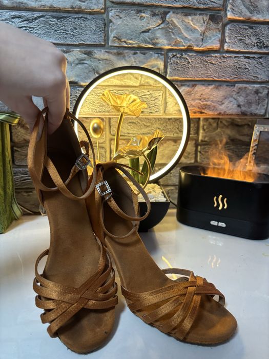 Дамски обувки за спортни танци (латино) №37 – стабилен ток, като нови