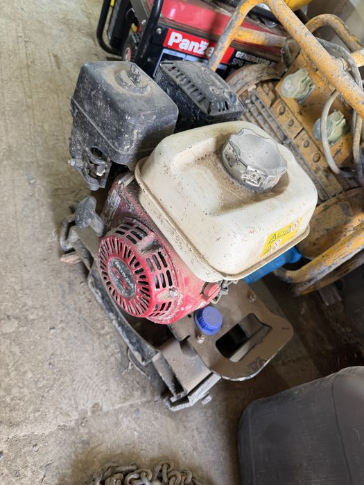 Grinda vibranta cu profil de otel 3,5 - 6 metri QGH ENAR, Motor Honda Gx160, 5.5 CP