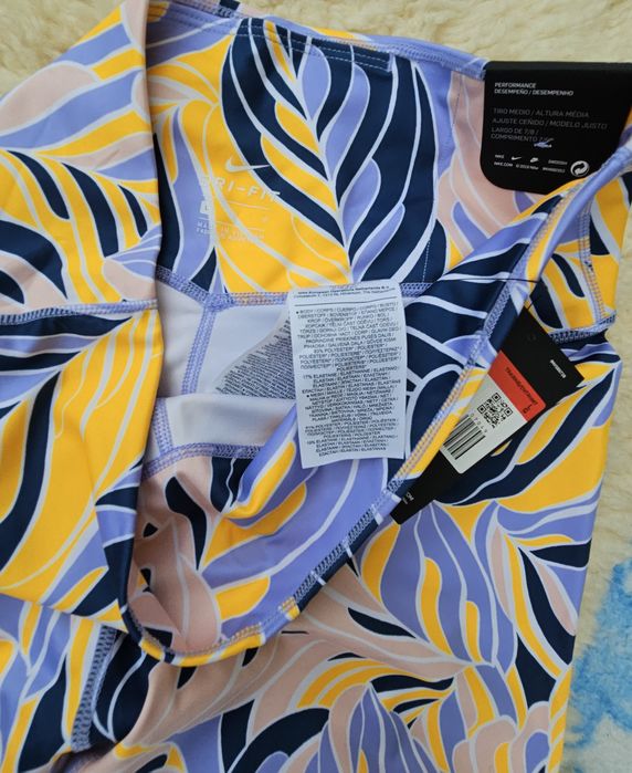 Nike оригинален дамски клин Л размер нов