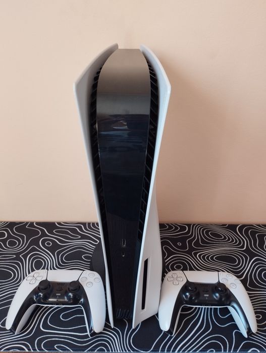 Playstation 5 + 2 джойстика и 8 игр