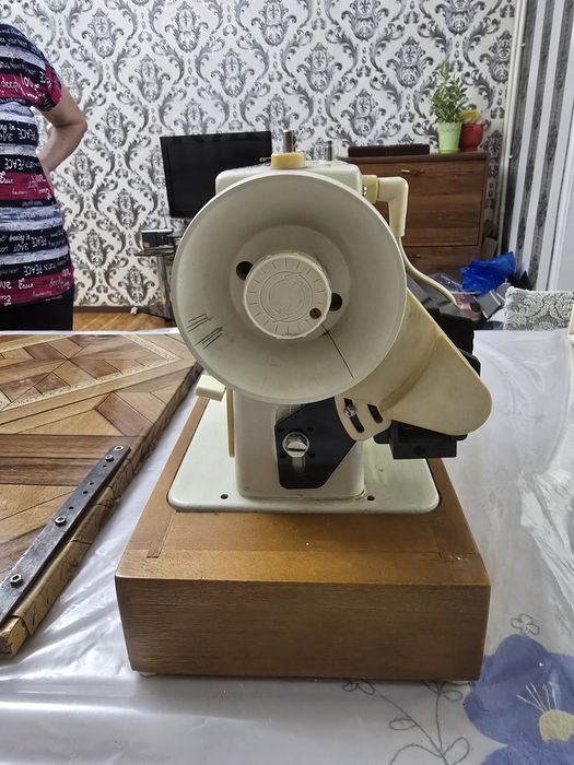 Продам швейную машинку.