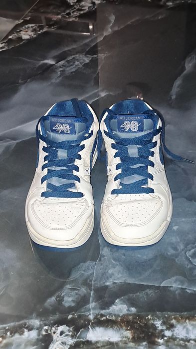 Adidași Nike Jordan albi cu albastru, originali, purtați doar o data