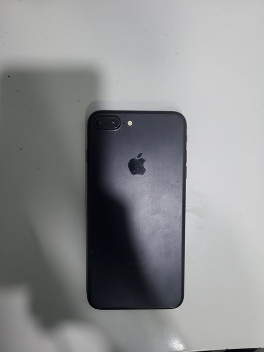 Продам iPhone 7+