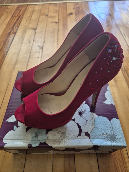 Червени официални дамски обувки с висок ток