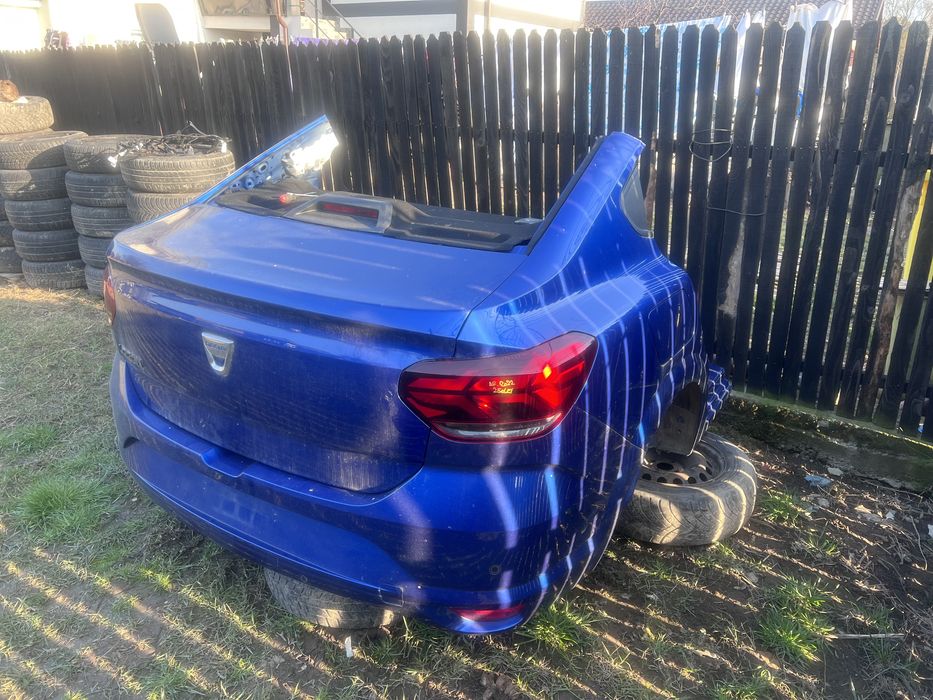 Vand bara spate si capota portbagaj Dacia Logan 2021/2023