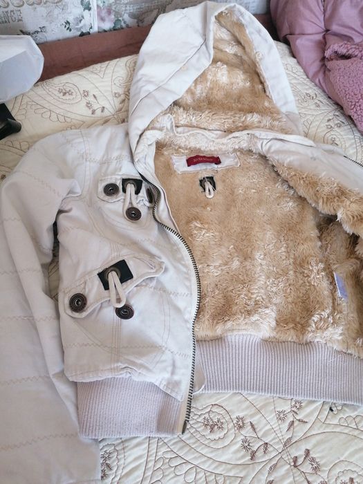 Продам тёплую верную одежду с капюшоном