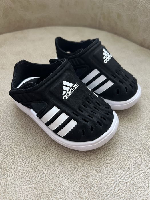 Бебешки сандали. Адидас