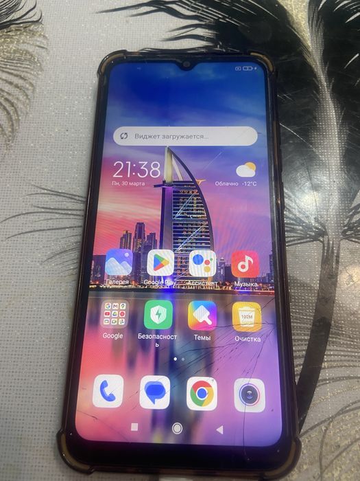 Продам Redmi 9c 4/64gb экран битый но работает.