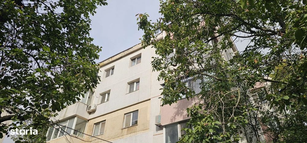 Ocazie ! Poarta 6 , 2 camere decomandate cu centrala gaze