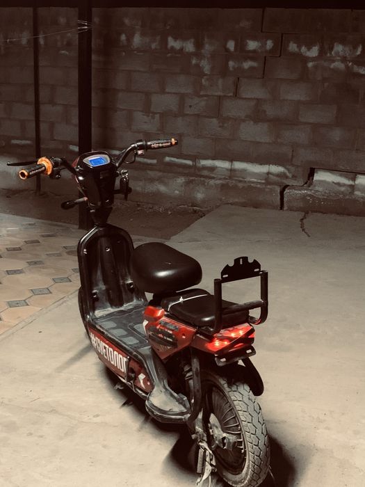 Продам скутер ск8