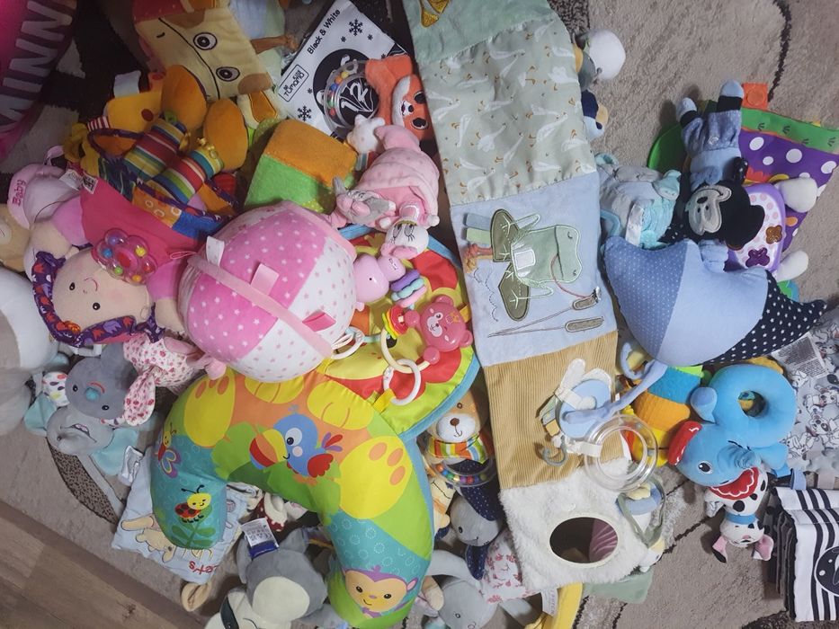 Vând lot jucarii bebe