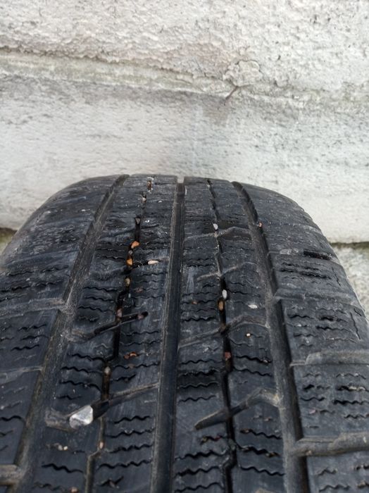 Две покрышки goodyear r17