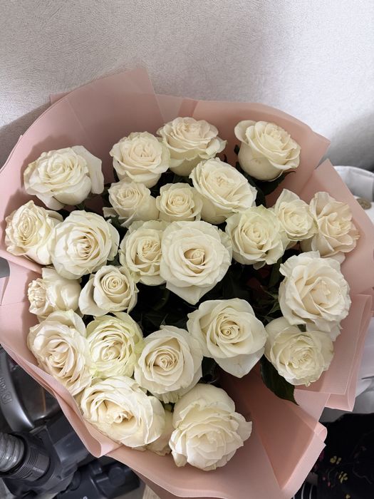 Продам белые метровые розы