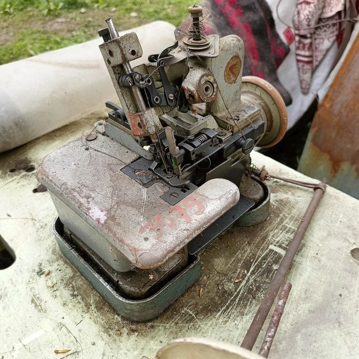 Продам оверлок промышленный