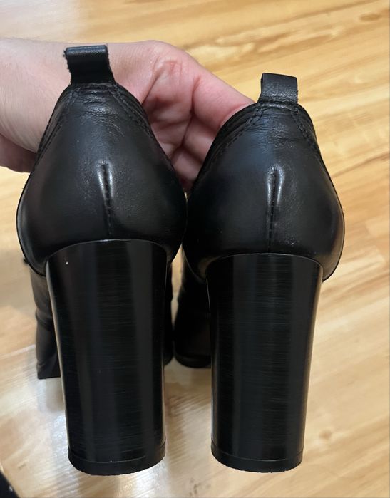 Продается ботильоны ( ботинки)