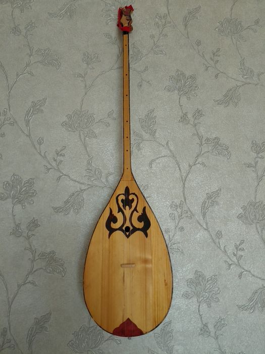 Домбыра из хорошего дерева