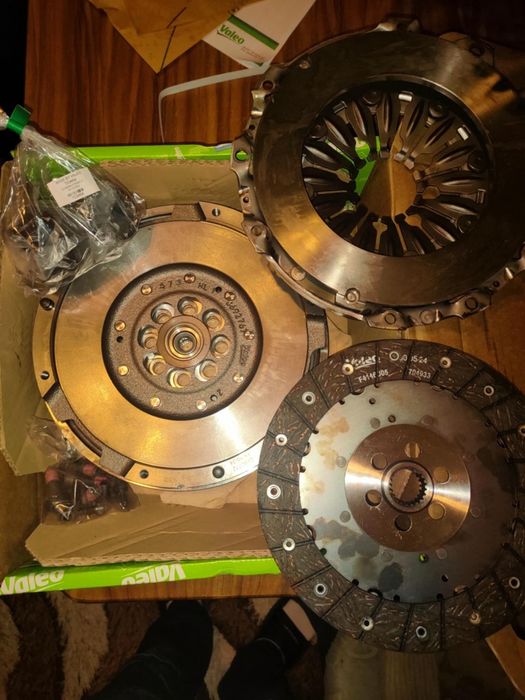 Ambreiaj cu volanta masa dubla BMW E60 E61 E90 E91 E84 2.0 cod 837086