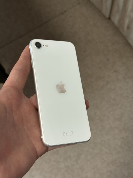Продаю iPhone SE2020